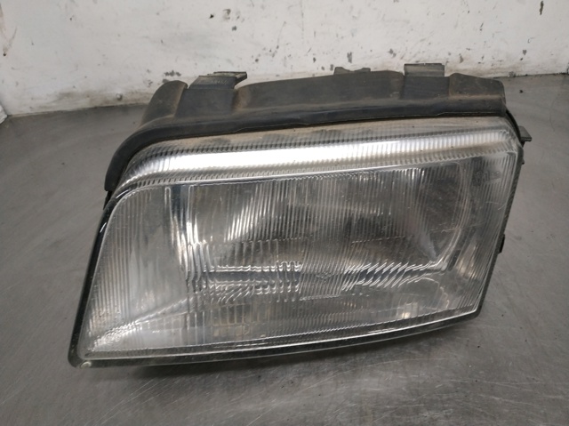 Luz esquerda 8D0941003A VAG