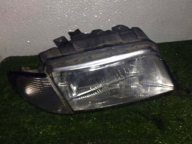 Luz direita 8D0941030 VAG