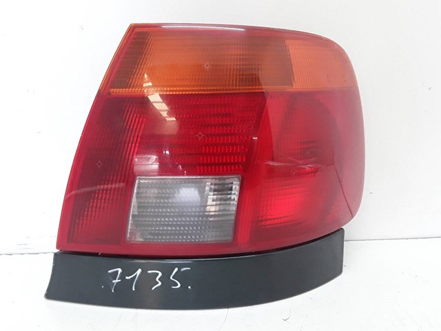 Lanterna traseira direita 8D0945096 VAG