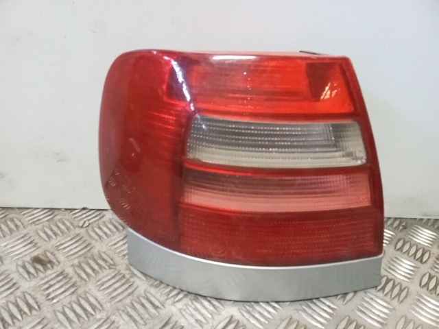 Lanterna traseira esquerda 8D0945111D VAG