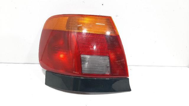 Lanterna traseira esquerda 8D0945111D VAG