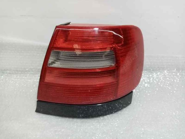 Lanterna traseira direita 8D0945112D VAG