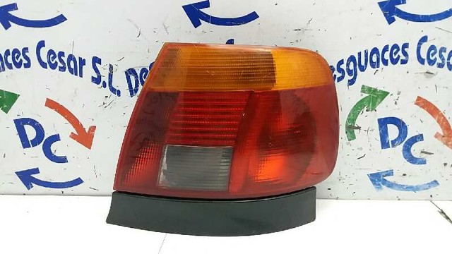 Lanterna traseira direita 8D0945112D VAG