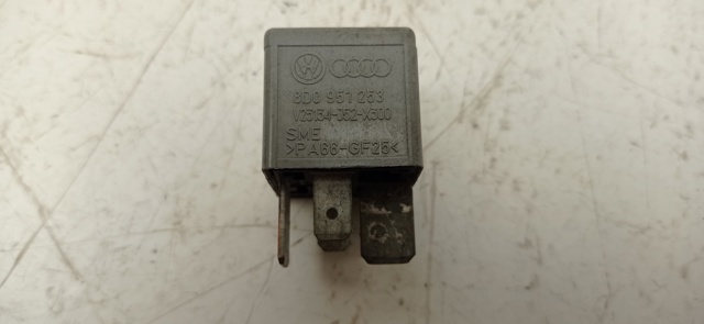 Relê de ventilador 8D0951253 VAG