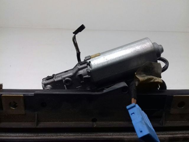 Motor de acionamento de alcapão 8D0959591C VAG