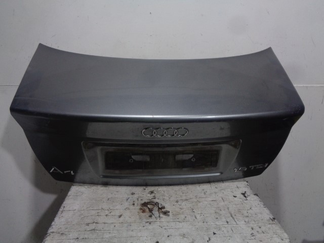 Tampa de porta-malas para Audi A4 8D2