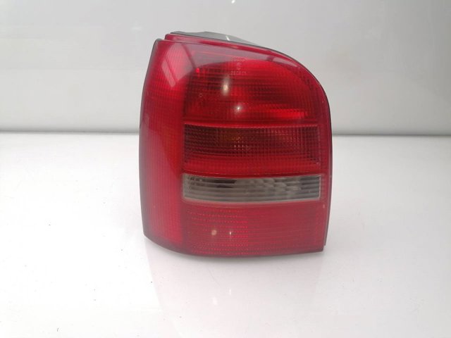 Lanterna traseira esquerda 8D9945095D VAG