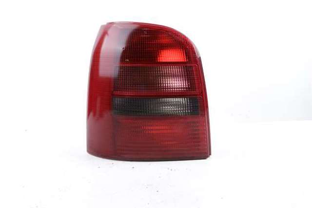 Lanterna traseira esquerda 8D9945095D VAG