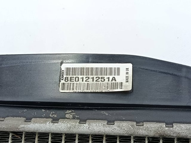 Radiador de esfriamento de motor 8E0121251A VAG
