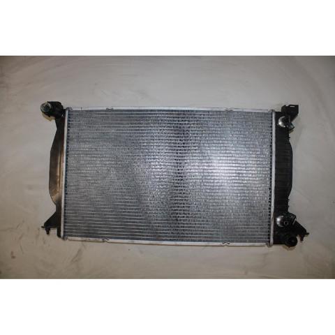 Radiador de esfriamento de motor 8E0121251K VAG