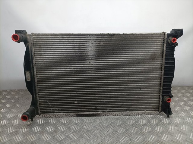 Radiador de esfriamento de motor 8E0121251L VAG