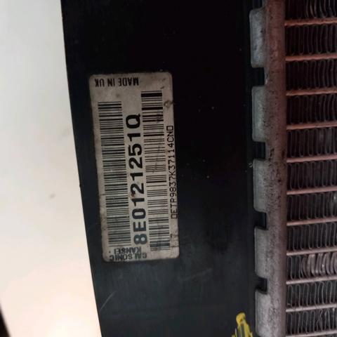 Radiador de esfriamento de motor 8E0121251Q VAG