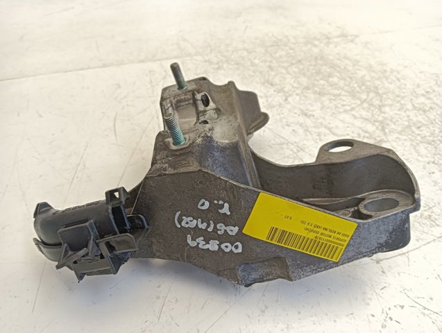 Consola de coxim (apoio) direita de motor 8E0199352 VAG