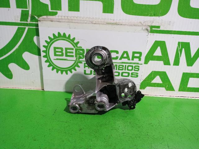 Consola de coxim (apoio) direita de motor 8E0199352 VAG
