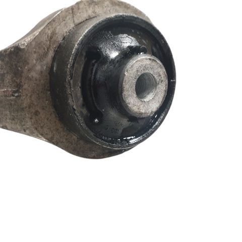 Braço oscilante inferior direito de suspensão dianteira 8E0407694AA VAG