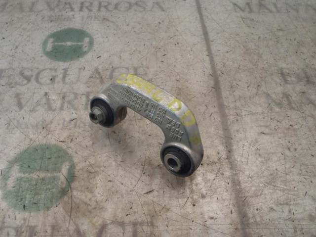 Montante direito de estabilizador dianteiro 8E0411318 VAG