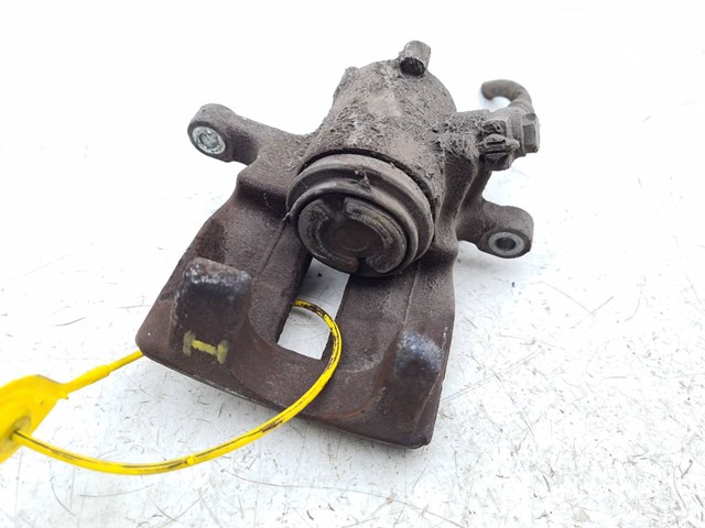 Suporte do freio traseiro esquerdo 8E0615423H VAG