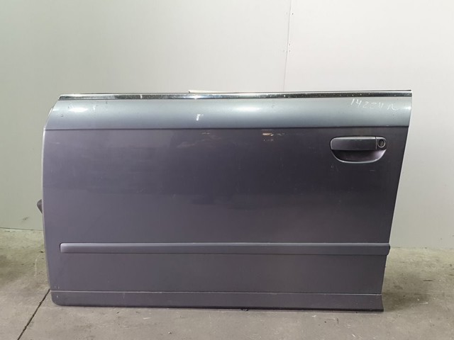 Porta dianteira esquerda 8E0831051L VAG