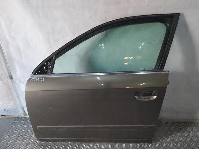 Porta dianteira esquerda 8E0831051L VAG