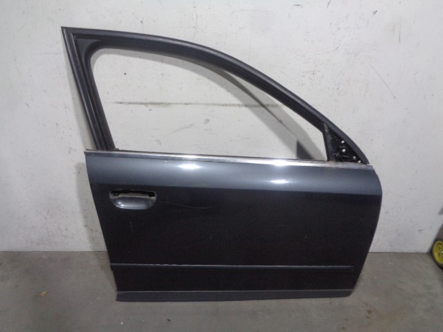 Porta dianteira direita 8E0831052 VAG