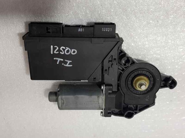 Motor de acionamento de vidro da porta traseira esquerda 8E0959801E VAG