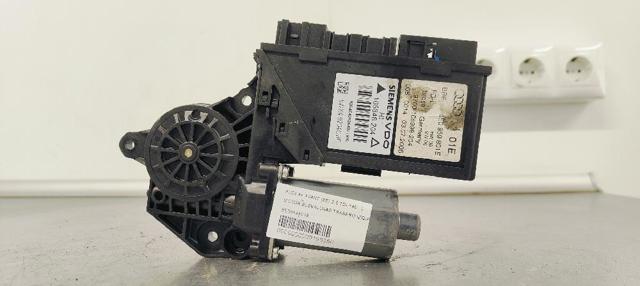 Motor de acionamento de vidro da porta traseira esquerda 8E0959801E VAG