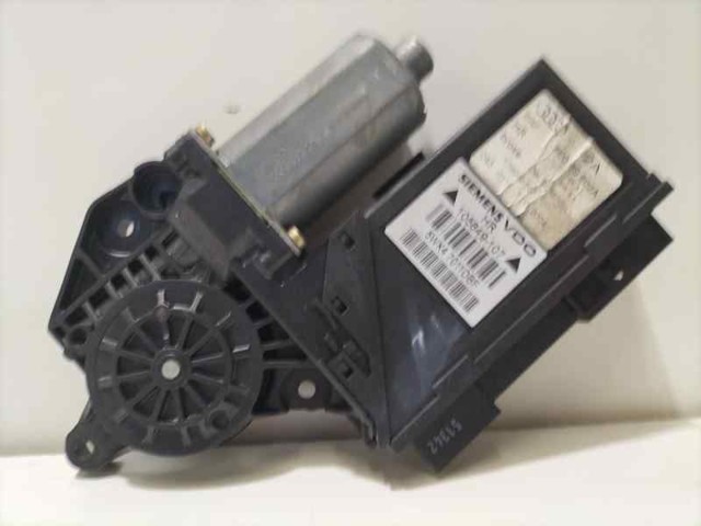 Motor de acionamento de vidro da porta traseira direita 8E0959802A VAG