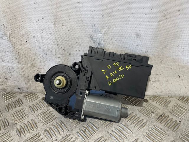 Motor de acionamento de vidro da porta dianteira direita 8E1959802B VAG