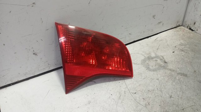 Lanterna traseira esquerda interna 8E9945093A VAG