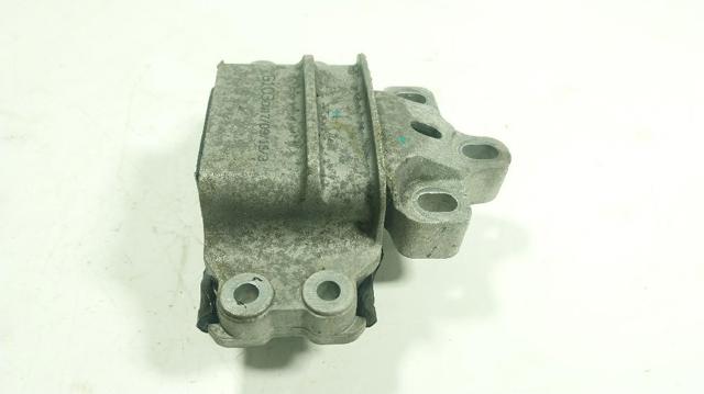 Coxim (suporte) esquerdo de motor 8J0199555K VAG