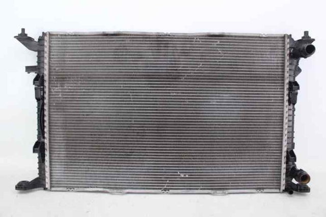 Radiador de esfriamento de motor 8K0121251R VAG