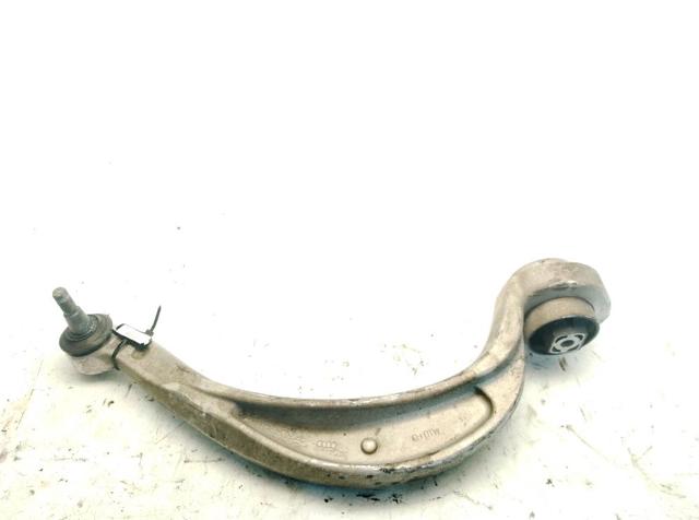 Braço oscilante inferior direito de suspensão dianteira 8K0407694N VAG