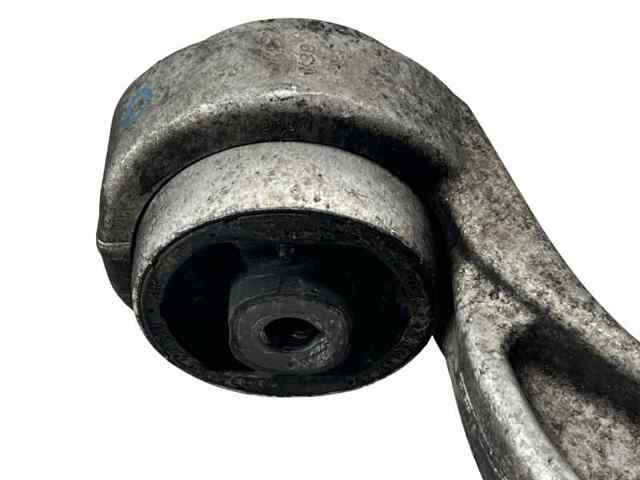 Braço oscilante inferior direito de suspensão dianteira 8K0407694S VAG