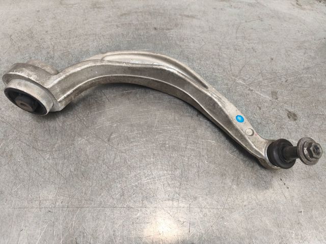 Braço oscilante inferior esquerdo de suspensão dianteira 8K0407695F VAG