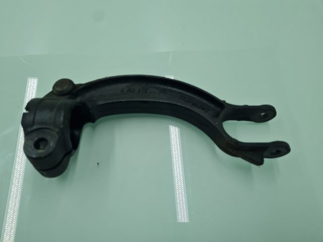 Forquilha inferior direita de amortecedor dianteiro 8K0413038 VAG