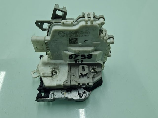 Fecho da porta traseira esquerda 8K0839015F VAG