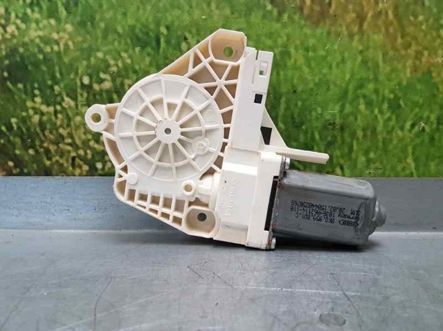 Motor de acionamento de vidro da porta dianteira esquerda 8K0959801C VAG