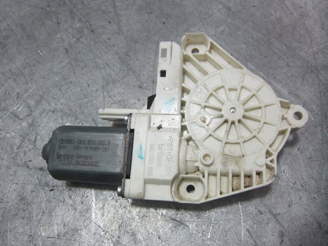 Motor de acionamento de vidro da porta dianteira direita 8K0959802B PORSCHE