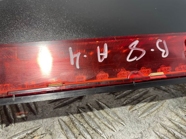 Sinal de parada traseiro adicional 8K5945097 VAG