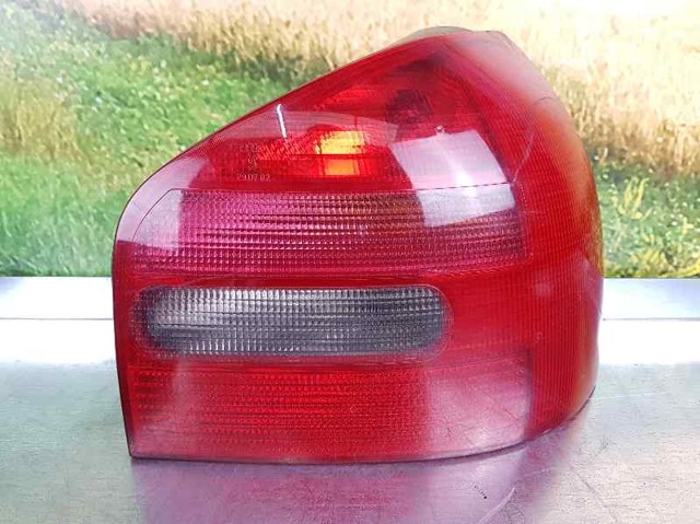 Lanterna traseira direita 8L0945096A VAG