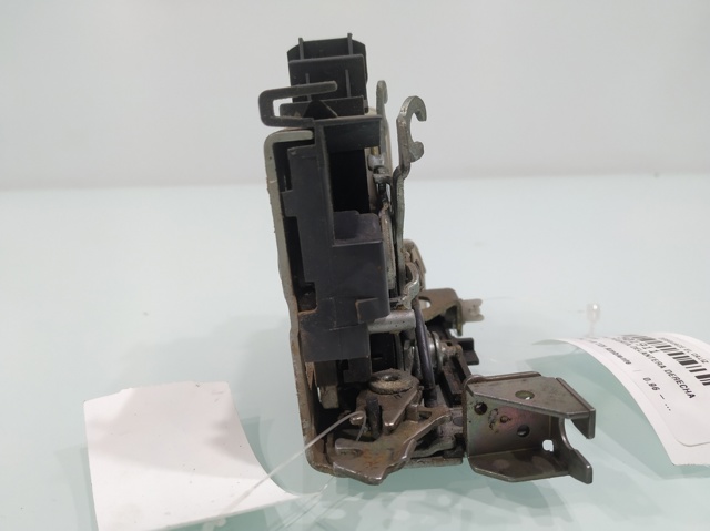 Fecho da porta dianteira direita 8L1837016 VAG