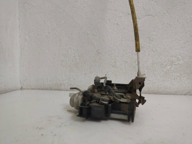 Fecho da porta dianteira direita 8L1837016 VAG