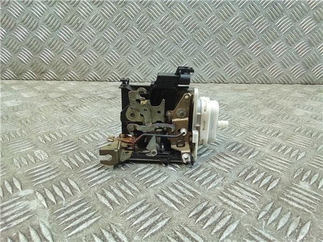 Fecho da porta dianteira direita 8L1837016B VAG