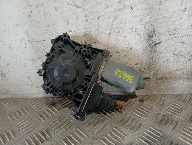 Mecanismo de acionamento de vidro da porta traseira direita 8L4959802A VAG