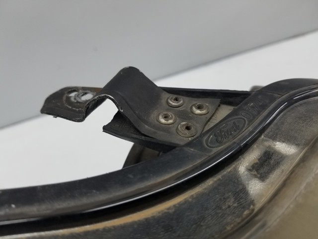 Luz direita 8M5113W029AD FORD