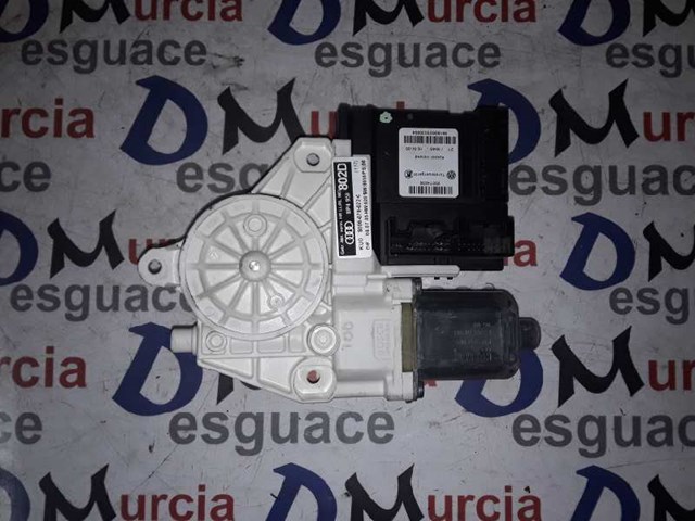 Motor de acionamento de vidro da porta traseira direita 8P4959802D VAG