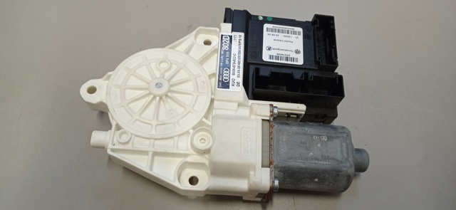Motor de acionamento de vidro da porta traseira direita 8P4959802D VAG