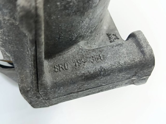 Coxim (suporte) direito de motor 8R0199381 VAG