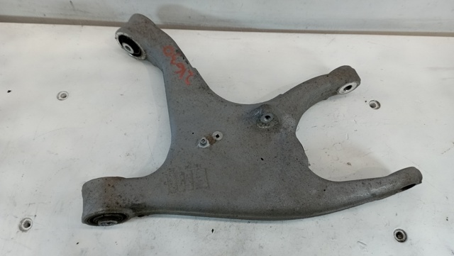 Braço oscilante inferior direito de suspensão traseira 8R0505312B VAG