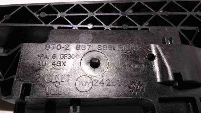 Suporte de maçaneta externa da porta traseira direita 8T02837886 VAG